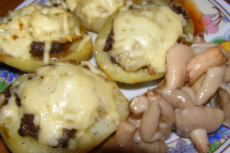 Фото к рецепту: Картофельные лодочки с печёнкой
