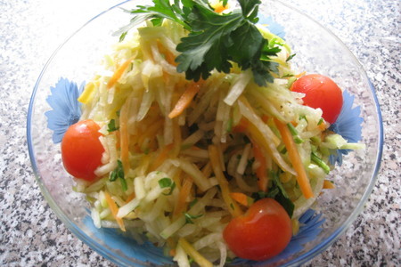 Фото к рецепту: Салат витаминный