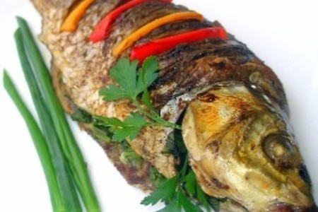 Фото к рецепту: Рыба фаршированная шпинатом и паприкой