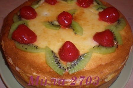 Фото к рецепту: Песочно-сметанный пирог с фруктами