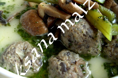 Фото к рецепту: Суп грибной с фрикадельками и зелёной фасолью