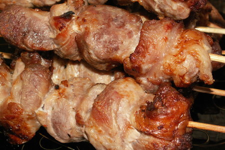 Фото к рецепту: Свиной шашлык в маринаде из растительного масла.