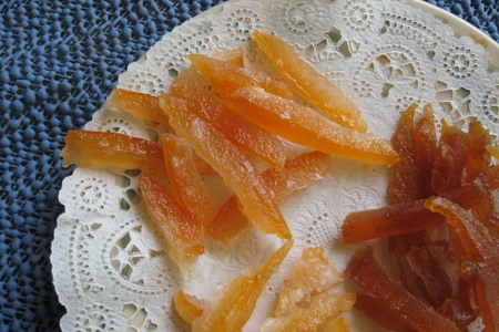 Фото к рецепту: Цукаты из грейпфрутовых корочек