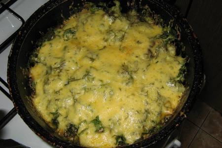 Фото к рецепту: "порционные судачки" с грибами и сыром