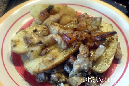 Фото к рецепту: Картофель с мясом в горшке