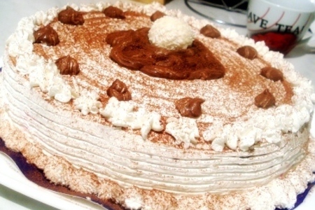 Фото к рецепту: Нежный шоколадно-сливочный торт с вишней (!!! бисквит без яиц)