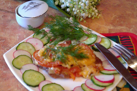 Фото к рецепту: Говядина запеченая с помидорами