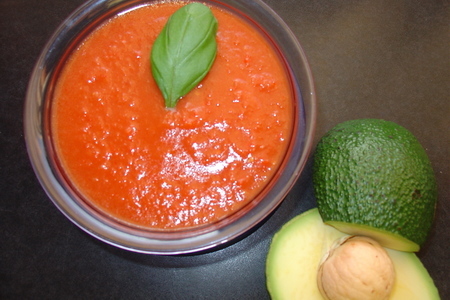 Фото к рецепту: Быстрая аджичка из помидор в собственном соку к мясу-гриль.