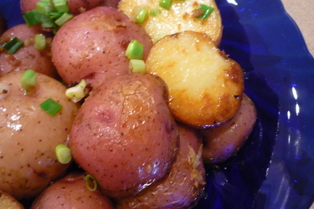 Картофель печёный с чесноком.
