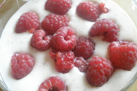 Летний  кремовый легкий десерт из йогурта и ягодного желе