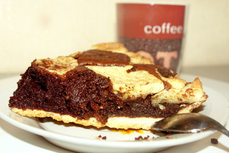 Фото к рецепту: Теплый пирог с шоколадом
