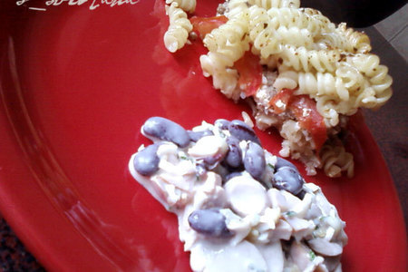 Фото к рецепту: Салат с копченой курочкой и красной фасолью