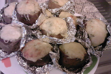 Фото к рецепту: Картофель, запеченный в картофеле