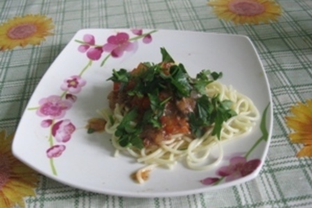 Фото к рецепту: Спагетти с тунцом и овощами
