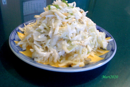 Фото к рецепту: Салат из белокочанной капусты в китайском стиле