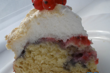 Фото к рецепту: Пирог с красной смородиной