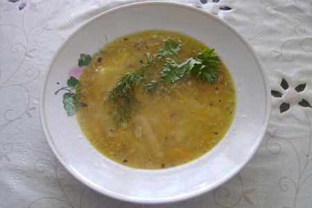 Фото к рецепту: Гороховый суп с рыбными консервами