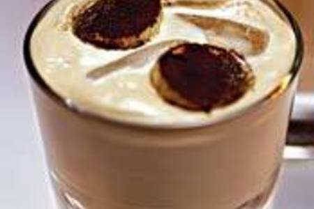 Фото к рецепту: Молочно-кофейный коктейль с мороженым