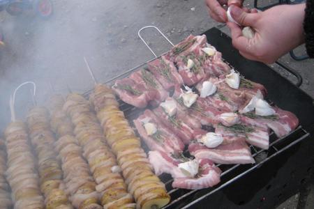 Фото к рецепту: Свинина с розмарином  на гриле (к пиву)