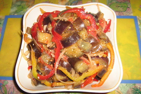 Фото к рецепту: Салат из баклажан.