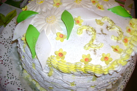 Фото к рецепту: День-рожденный торт "ромашкин"