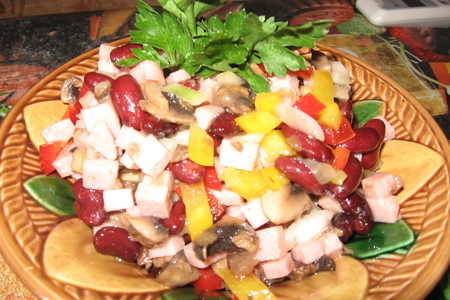 Фото к рецепту: Салат из красной консервированной фасоли