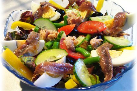 Фото к рецепту: Salade niçoise (салат ницца)