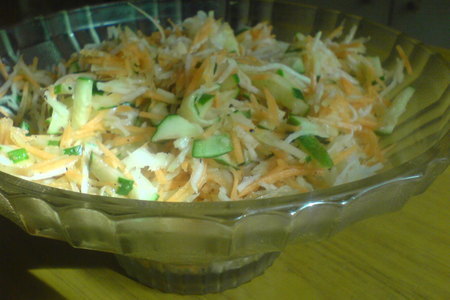 Фото к рецепту: Салат из кольраби