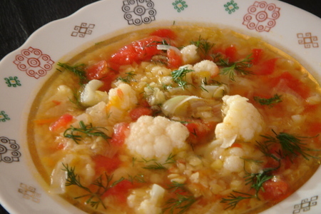 Фото к рецепту: Суп  из красной чечевицы  с цветной капустой ( постный)