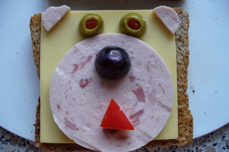 Фото к рецепту: Бутерброды  на детский день рождения