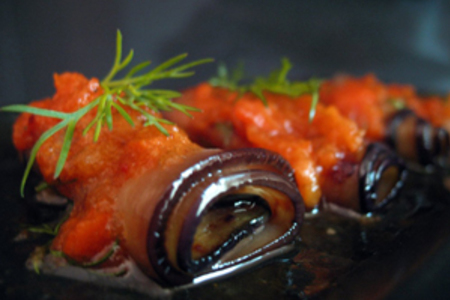 Фото к рецепту: Баклажаны под густым соусом из помидоров