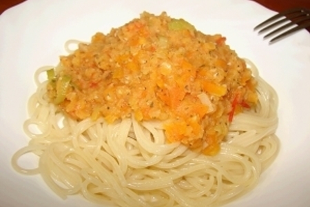 Фото к рецепту: Спагетти с соусом из чечевицы
