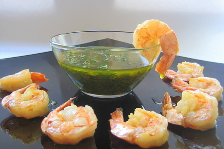 Фото к рецепту: Креветки с ароматным маслом "морская лагуна".