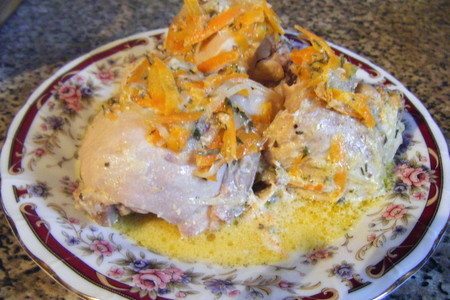 Фото к рецепту: Курица тушённая с сыром
