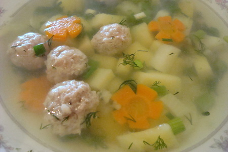 Фото к рецепту: Суп картофельный с "ёжиками" для маленькой привереды