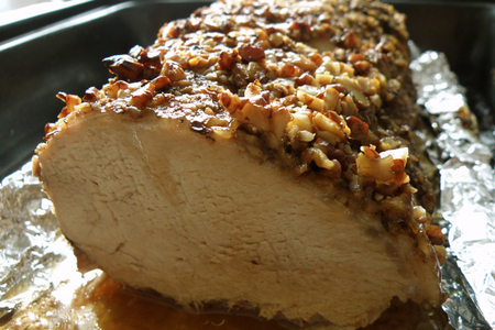 Фото к рецепту: Запеченное мясо с медом и орешками