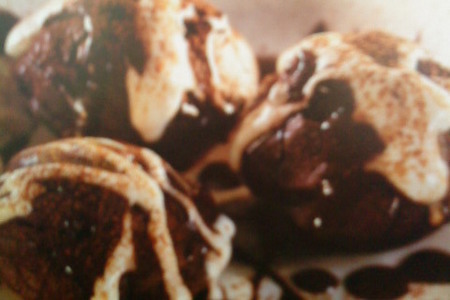 Фото к рецепту: Шоколадные мини-кексы с кремом мокко