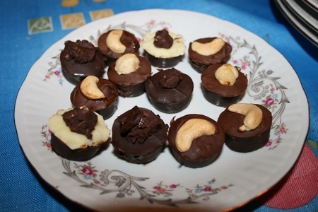 Фото к рецепту: Шоколадные конфеты «мягкий грильяж»