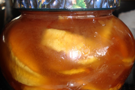 Фото к рецепту: Варенье "янтарное" - яблочное в карамели с белым шоколадом.