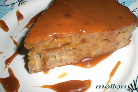 Фото к рецепту: Творожный пирог на кефире в карамели