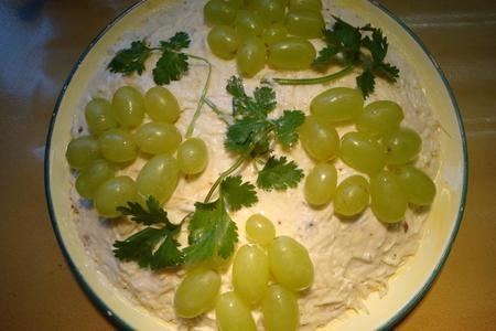 Фото к рецепту: Салат "виноградная гроздь"