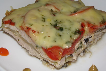 Фото к рецепту: Куриная грудка, запечённая с баклажанами и помидорами