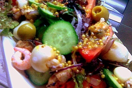 Фото к рецепту: Салат из овощей и морепродуктов «хорватия в миниатюре»