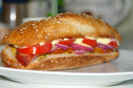 Фото к рецепту: Горячий бутерброд по-любчински