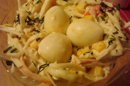 Фото к рецепту: Салат"гнездо" из крабовых палочек
