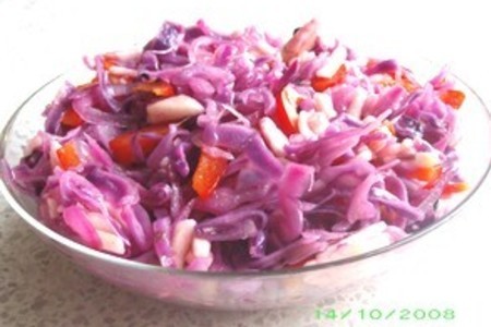 Фото к рецепту: Салат витаминный из красной капусты