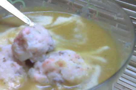 Фото к рецепту: Суп-пюре с рыбными тефтельками для деток и не только