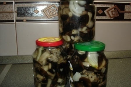 Фото к рецепту: Маринованные грибы в кисло-сладкой заливке