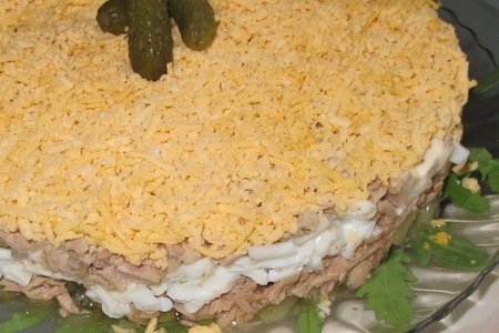 Фото к рецепту: Салат с печенью трески и тунцом