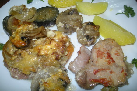 Фото к рецепту: Мяско запеченное с баклажанами